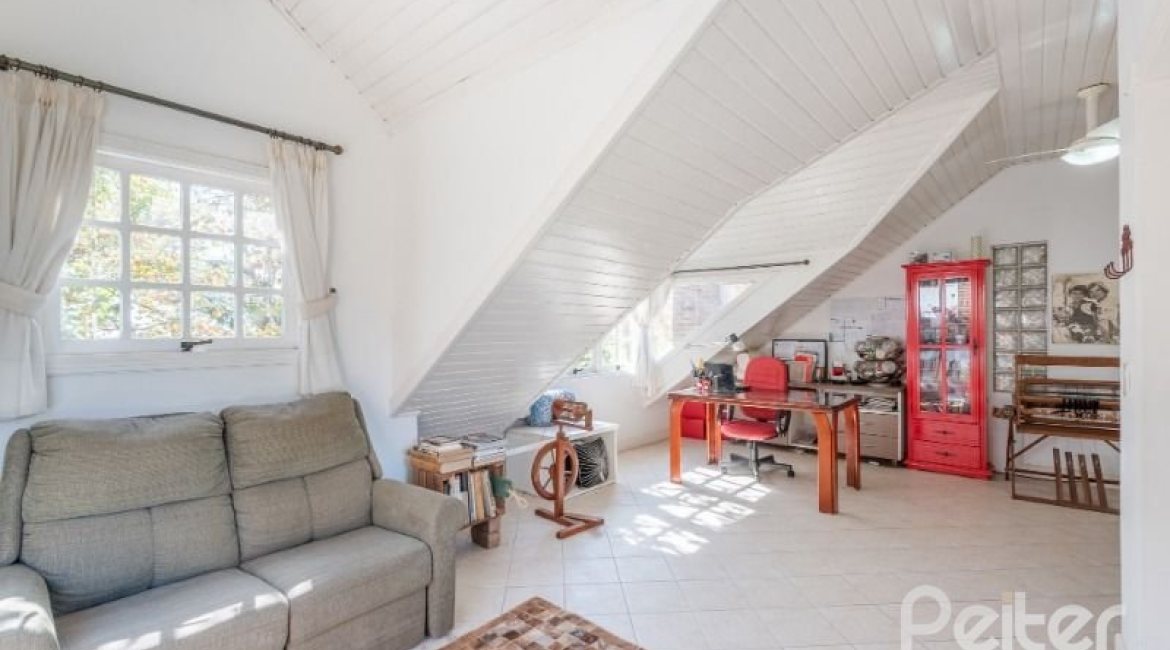 Casa à venda com 286m², 3 dormitórios, 2 suítes, 3 vagas, no bairro Vila Conceição em Porto Alegre