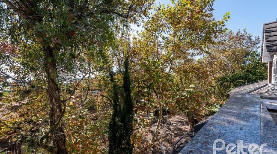 Casa à venda com 286m², 3 dormitórios, 2 suítes, 3 vagas, no bairro Vila Conceição em Porto Alegre