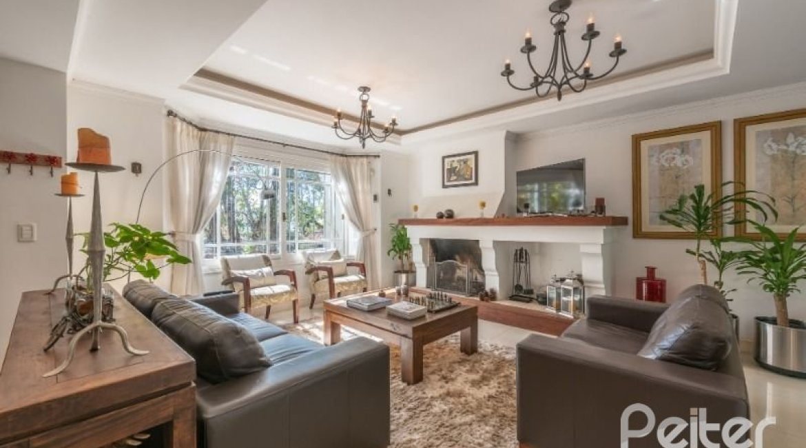 Casa à venda com 286m², 3 dormitórios, 2 suítes, 3 vagas, no bairro Vila Conceição em Porto Alegre