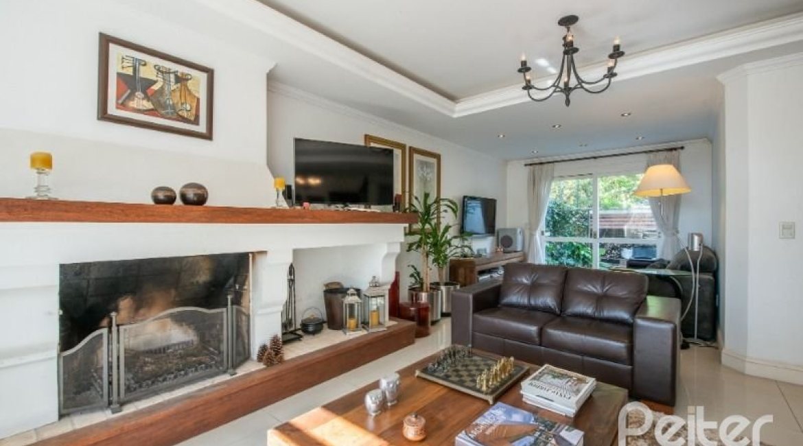 Casa à venda com 286m², 3 dormitórios, 2 suítes, 3 vagas, no bairro Vila Conceição em Porto Alegre