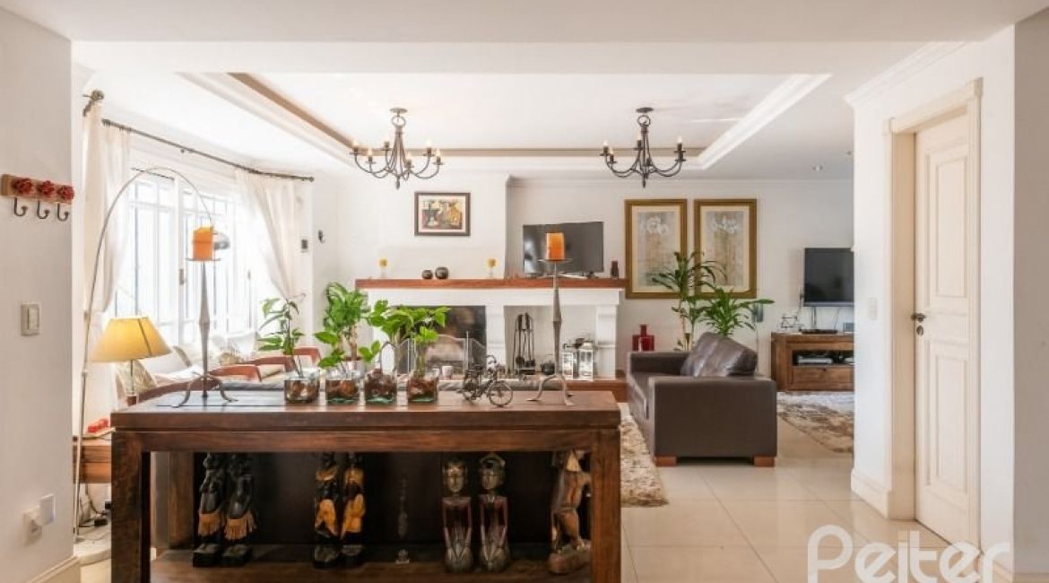 Casa à venda com 286m², 3 dormitórios, 2 suítes, 3 vagas, no bairro Vila Conceição em Porto Alegre