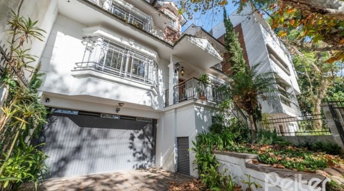 Casa à venda com 286m², 3 dormitórios, 2 suítes, 3 vagas, no bairro Vila Conceição em Porto Alegre