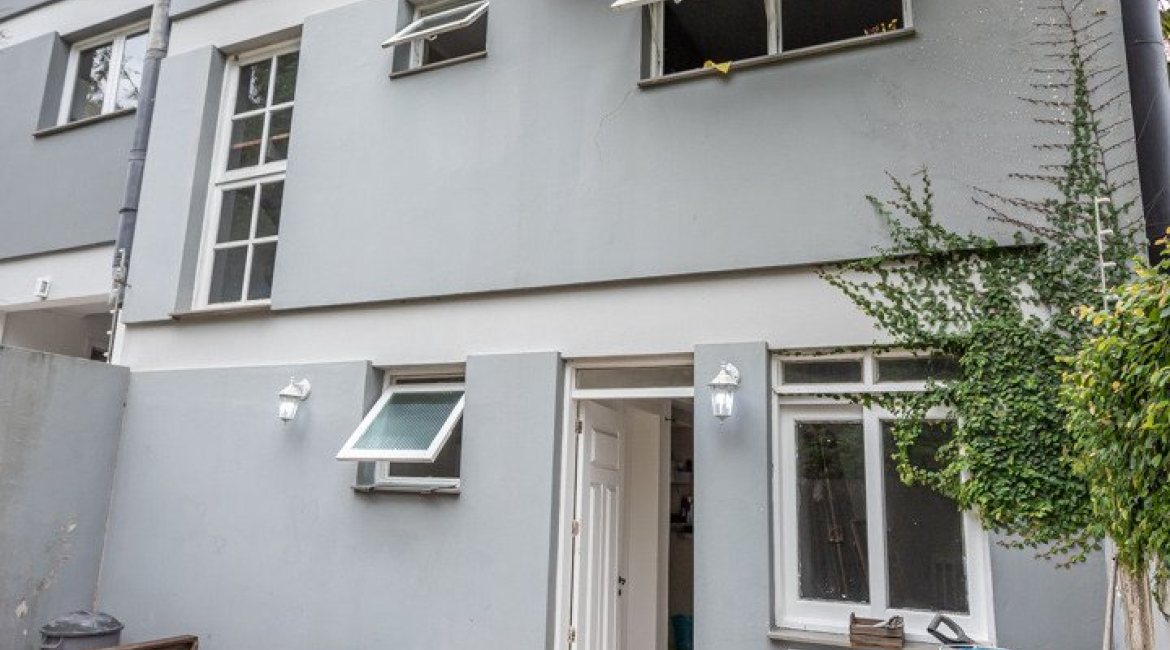 Casa em Condomínio à venda com 223m², 3 dormitórios, 1 suíte, 2 vagas, no bairro Jardim Isabel em Porto Alegre