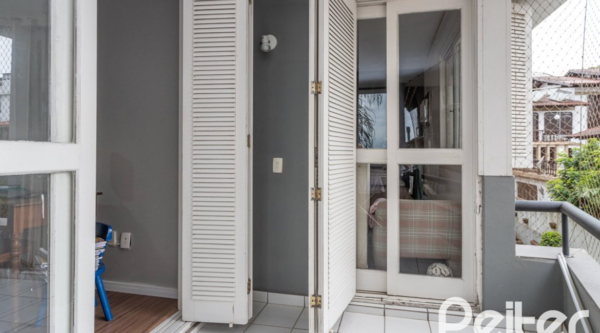 Casa em Condomínio à venda com 223m², 3 dormitórios, 1 suíte, 2 vagas, no bairro Jardim Isabel em Porto Alegre