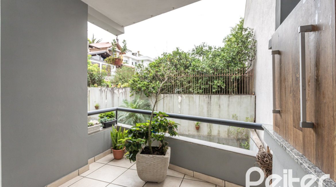 Casa em Condomínio à venda com 223m², 3 dormitórios, 1 suíte, 2 vagas, no bairro Jardim Isabel em Porto Alegre