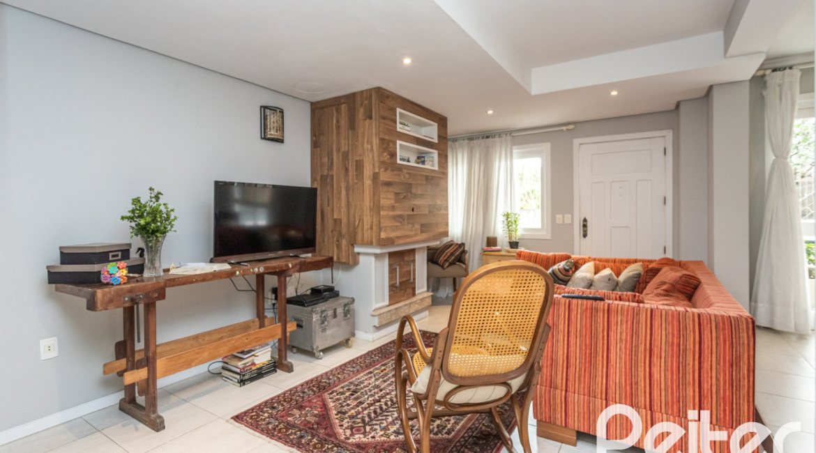 Casa em Condomínio à venda com 223m², 3 dormitórios, 1 suíte, 2 vagas, no bairro Jardim Isabel em Porto Alegre