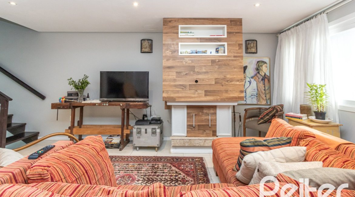 Casa em Condomínio à venda com 223m², 3 dormitórios, 1 suíte, 2 vagas, no bairro Jardim Isabel em Porto Alegre