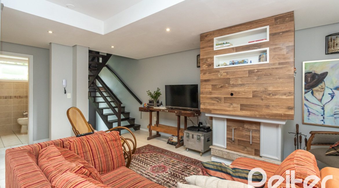 Casa em Condomínio à venda com 223m², 3 dormitórios, 1 suíte, 2 vagas, no bairro Jardim Isabel em Porto Alegre