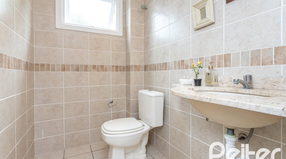 Casa em Condomínio à venda com 223m², 3 dormitórios, 1 suíte, 2 vagas, no bairro Jardim Isabel em Porto Alegre