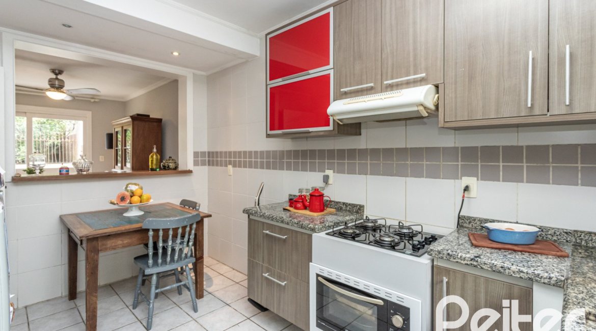 Casa em Condomínio à venda com 223m², 3 dormitórios, 1 suíte, 2 vagas, no bairro Jardim Isabel em Porto Alegre