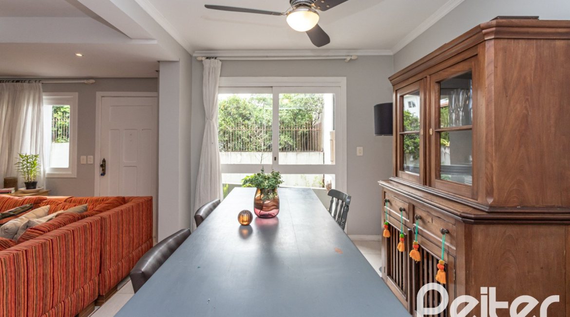 Casa em Condomínio à venda com 223m², 3 dormitórios, 1 suíte, 2 vagas, no bairro Jardim Isabel em Porto Alegre