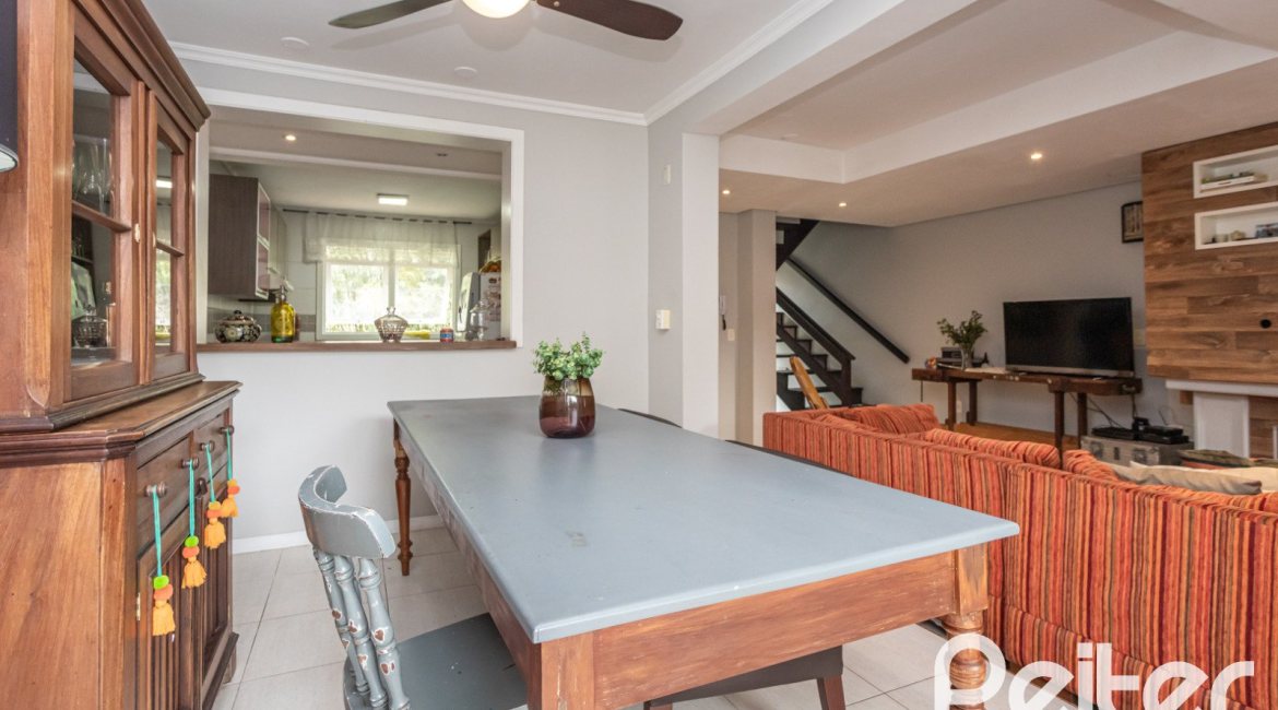 Casa em Condomínio à venda com 223m², 3 dormitórios, 1 suíte, 2 vagas, no bairro Jardim Isabel em Porto Alegre