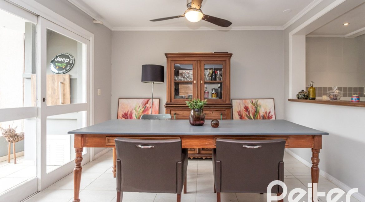 Casa em Condomínio à venda com 223m², 3 dormitórios, 1 suíte, 2 vagas, no bairro Jardim Isabel em Porto Alegre