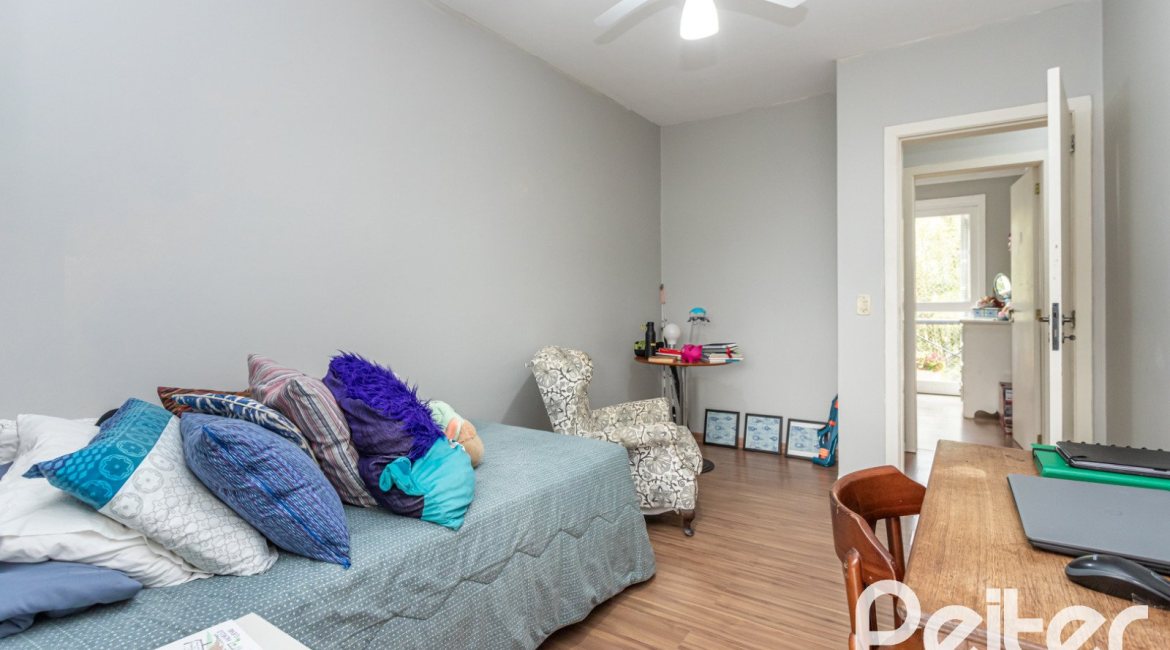 Casa em Condomínio à venda com 223m², 3 dormitórios, 1 suíte, 2 vagas, no bairro Jardim Isabel em Porto Alegre