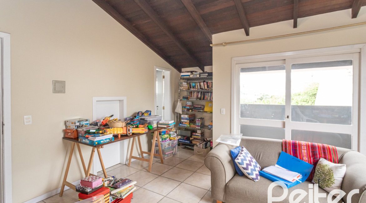 Casa em Condomínio à venda com 223m², 3 dormitórios, 1 suíte, 2 vagas, no bairro Jardim Isabel em Porto Alegre