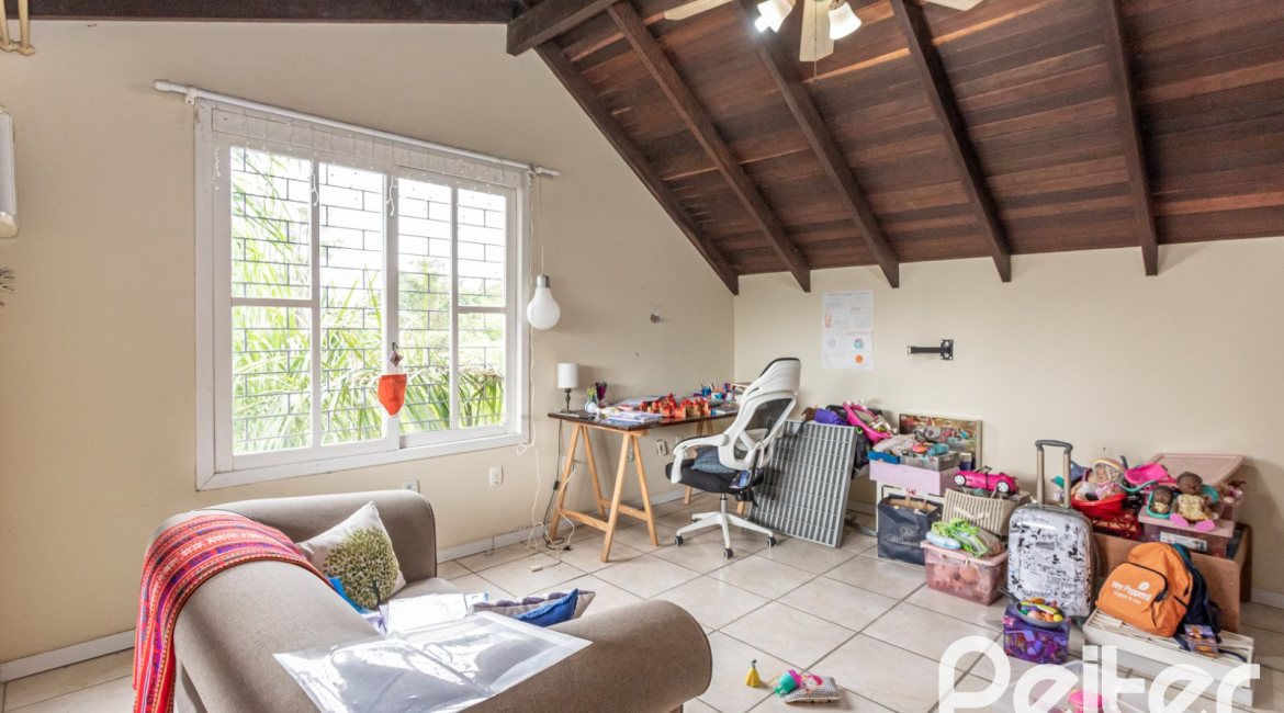 Casa em Condomínio à venda com 223m², 3 dormitórios, 1 suíte, 2 vagas, no bairro Jardim Isabel em Porto Alegre