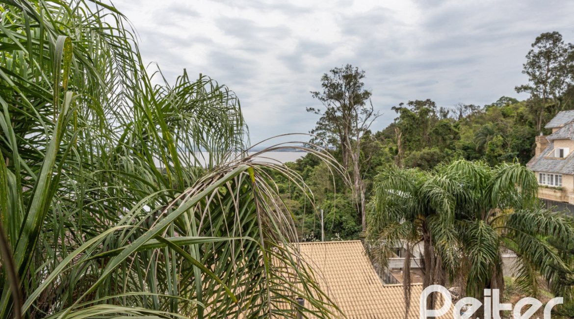 Casa em Condomínio à venda com 223m², 3 dormitórios, 1 suíte, 2 vagas, no bairro Jardim Isabel em Porto Alegre