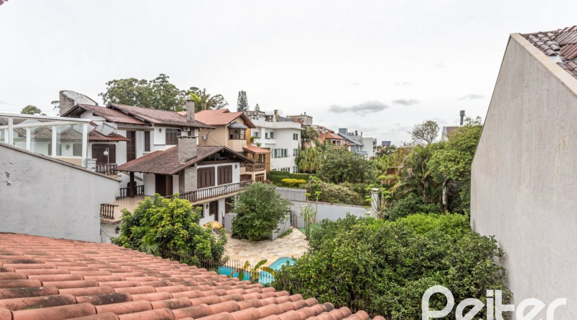 Casa em Condomínio à venda com 223m², 3 dormitórios, 1 suíte, 2 vagas, no bairro Jardim Isabel em Porto Alegre