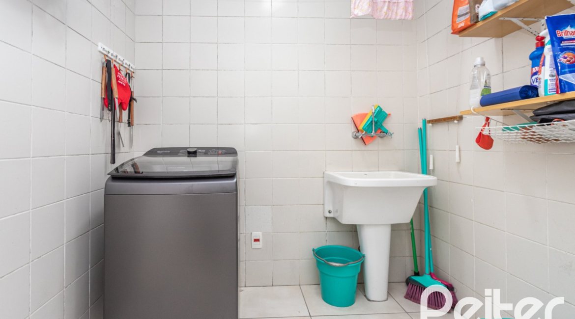 Casa em Condomínio à venda com 223m², 3 dormitórios, 1 suíte, 2 vagas, no bairro Jardim Isabel em Porto Alegre