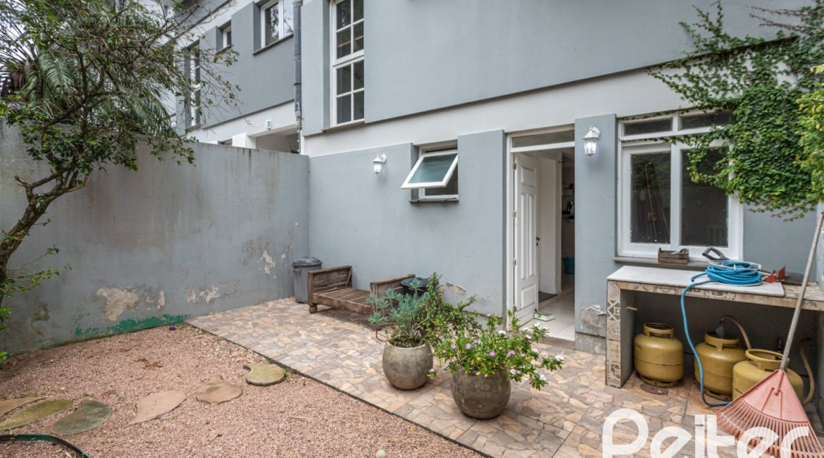 Casa em Condomínio à venda com 223m², 3 dormitórios, 1 suíte, 2 vagas, no bairro Jardim Isabel em Porto Alegre