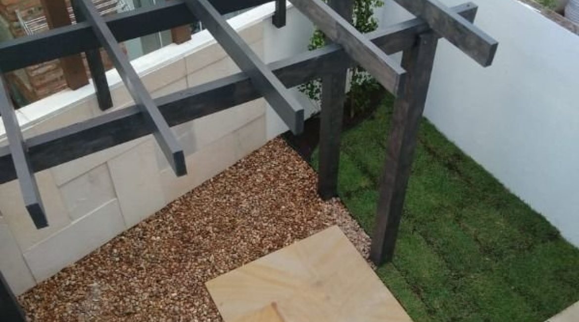 Casa em Condomínio à venda com 140m², 3 dormitórios, 1 suíte, 2 vagas, no bairro Hipica em PORTO ALEGRE