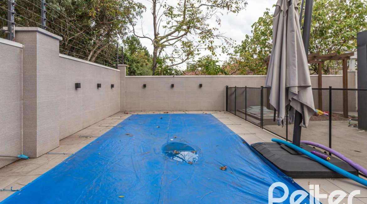 Casa em Condomínio à venda com 242m², 3 dormitórios, 3 suítes, 4 vagas, no bairro Mountain Ville em PORTO ALEGRE