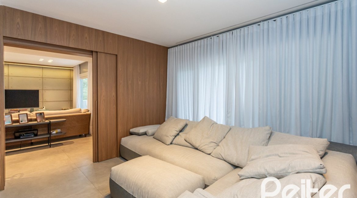 Casa em Condomínio à venda com 242m², 3 dormitórios, 3 suítes, 4 vagas, no bairro Mountain Ville em PORTO ALEGRE