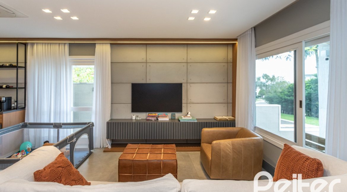 Casa em Condomínio à venda com 242m², 3 dormitórios, 3 suítes, 4 vagas, no bairro Mountain Ville em PORTO ALEGRE