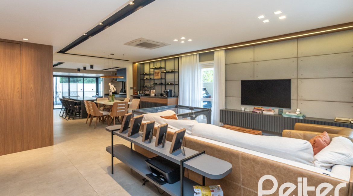 Casa em Condomínio à venda com 242m², 3 dormitórios, 3 suítes, 4 vagas, no bairro Mountain Ville em PORTO ALEGRE