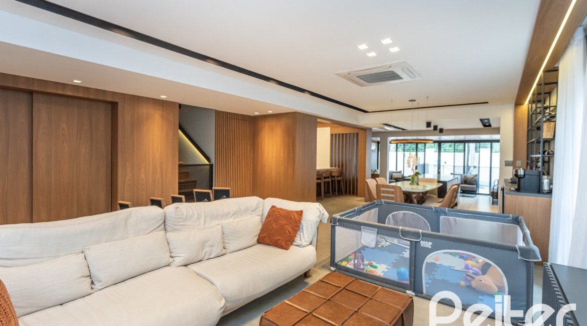 Casa em Condomínio à venda com 242m², 3 dormitórios, 3 suítes, 4 vagas, no bairro Mountain Ville em PORTO ALEGRE