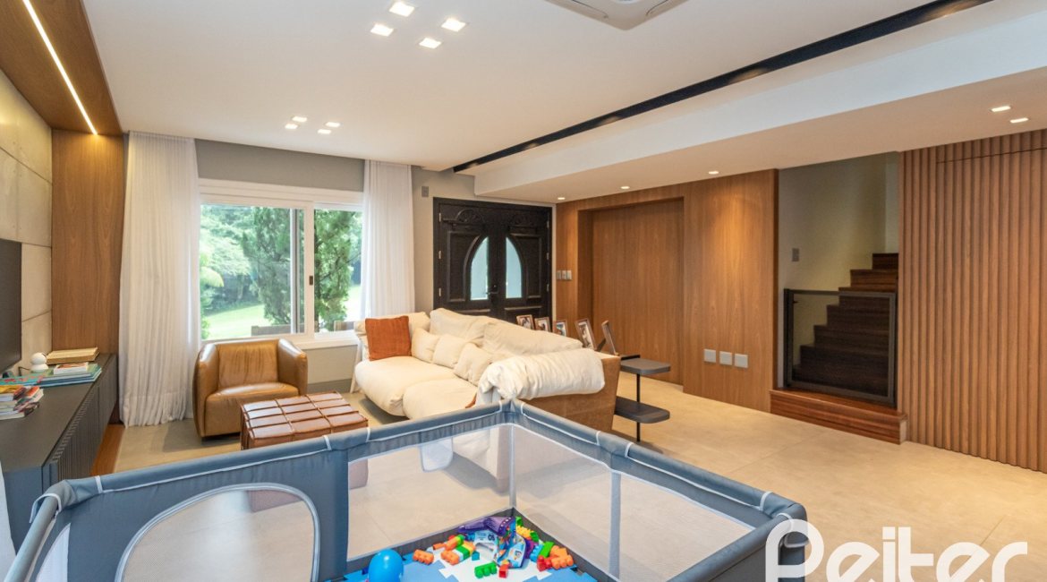 Casa em Condomínio à venda com 242m², 3 dormitórios, 3 suítes, 4 vagas, no bairro Mountain Ville em PORTO ALEGRE