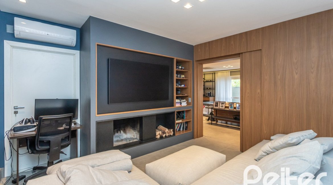 Casa em Condomínio à venda com 242m², 3 dormitórios, 3 suítes, 4 vagas, no bairro Mountain Ville em PORTO ALEGRE