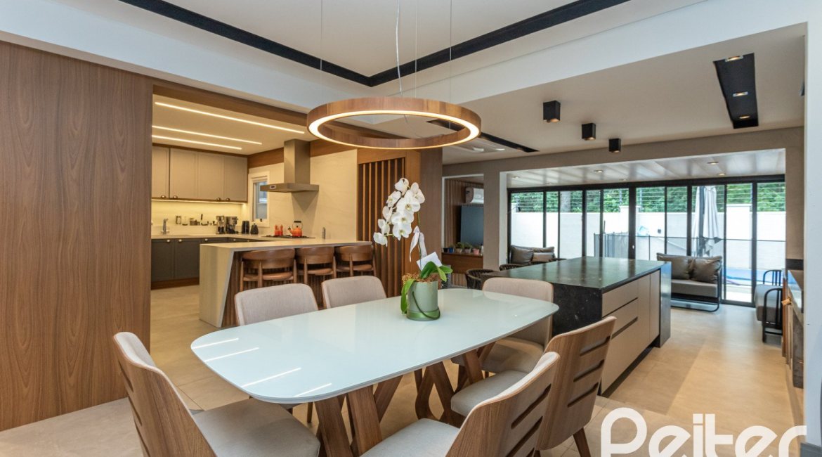 Casa em Condomínio à venda com 242m², 3 dormitórios, 3 suítes, 4 vagas, no bairro Mountain Ville em PORTO ALEGRE