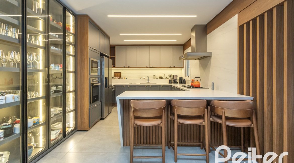 Casa em Condomínio à venda com 242m², 3 dormitórios, 3 suítes, 4 vagas, no bairro Mountain Ville em PORTO ALEGRE