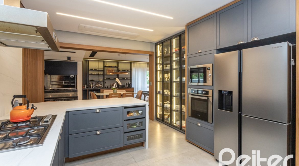 Casa em Condomínio à venda com 242m², 3 dormitórios, 3 suítes, 4 vagas, no bairro Mountain Ville em PORTO ALEGRE