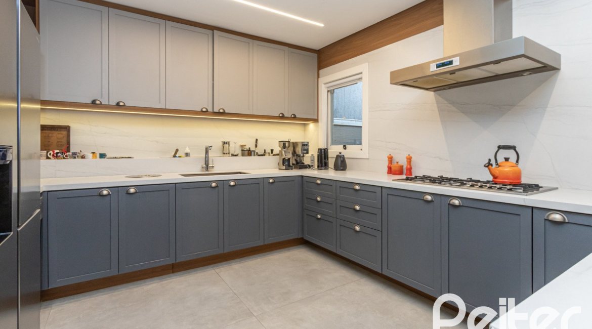 Casa em Condomínio à venda com 242m², 3 dormitórios, 3 suítes, 4 vagas, no bairro Mountain Ville em PORTO ALEGRE