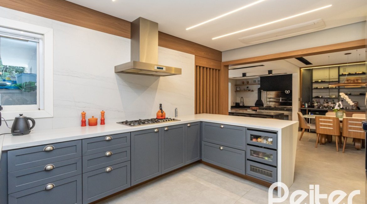 Casa em Condomínio à venda com 242m², 3 dormitórios, 3 suítes, 4 vagas, no bairro Mountain Ville em PORTO ALEGRE