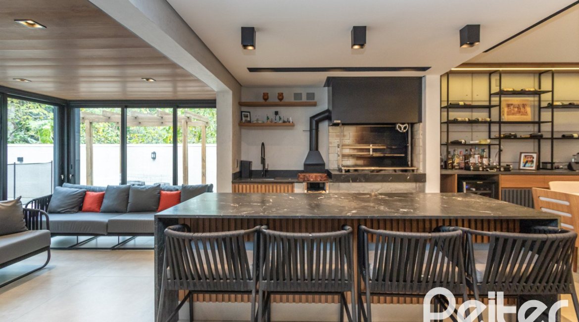 Casa em Condomínio à venda com 242m², 3 dormitórios, 3 suítes, 4 vagas, no bairro Mountain Ville em PORTO ALEGRE