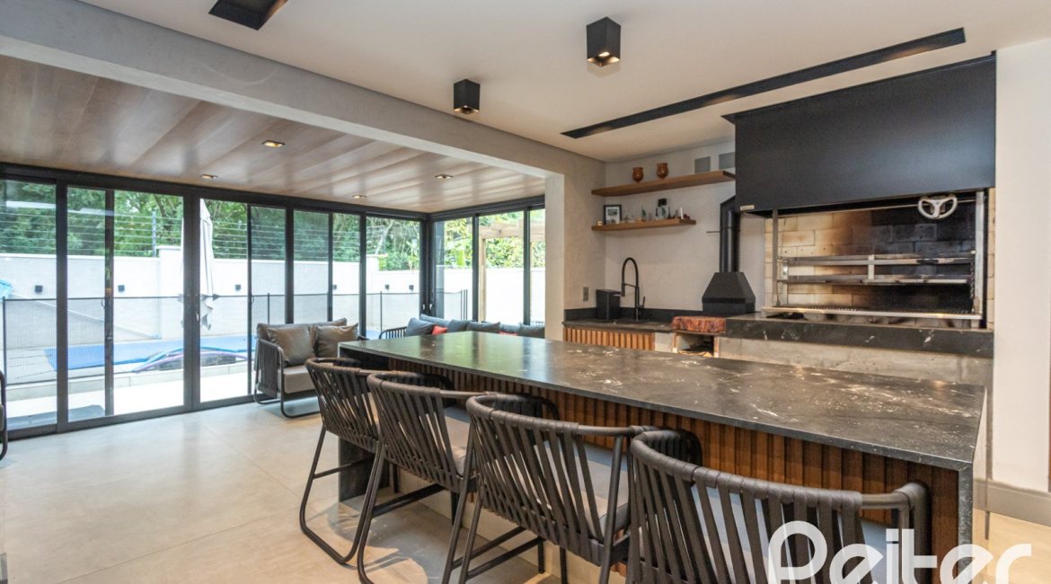 Casa em Condomínio à venda com 242m², 3 dormitórios, 3 suítes, 4 vagas, no bairro Mountain Ville em PORTO ALEGRE