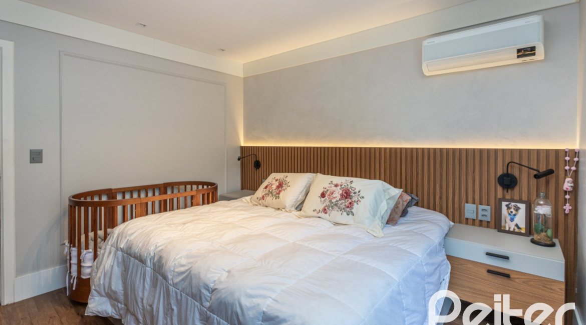 Casa em Condomínio à venda com 242m², 3 dormitórios, 3 suítes, 4 vagas, no bairro Mountain Ville em PORTO ALEGRE