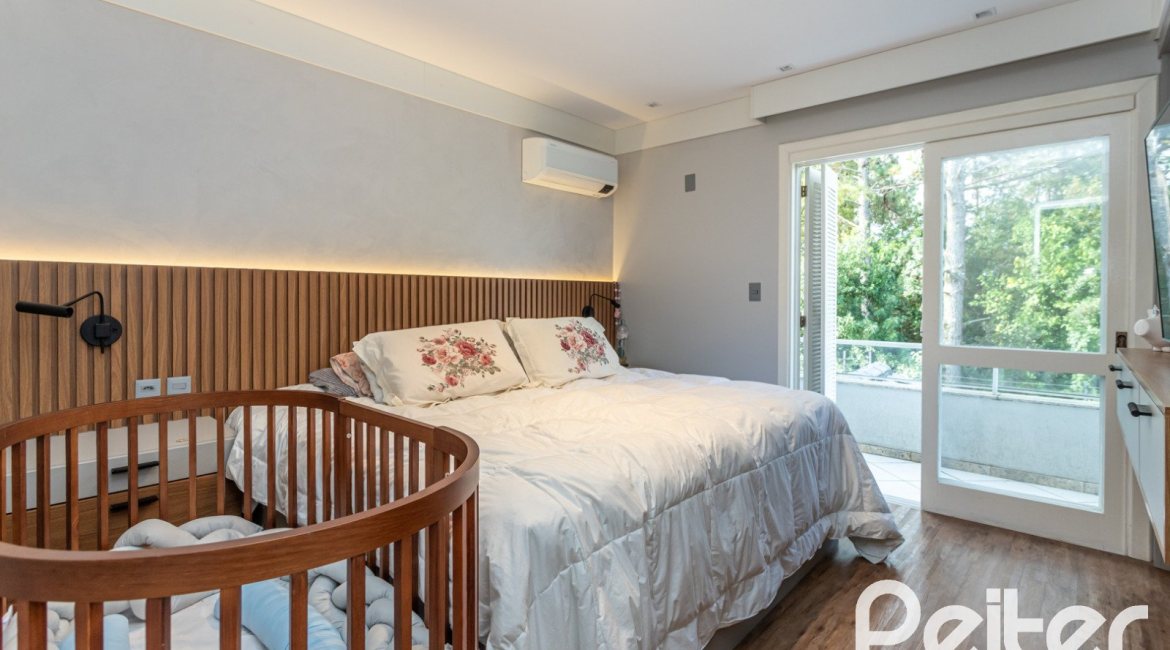 Casa em Condomínio à venda com 242m², 3 dormitórios, 3 suítes, 4 vagas, no bairro Mountain Ville em PORTO ALEGRE