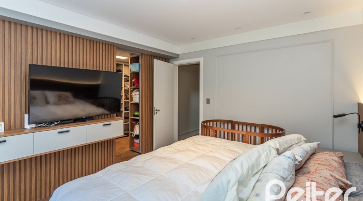 Casa em Condomínio à venda com 242m², 3 dormitórios, 3 suítes, 4 vagas, no bairro Mountain Ville em PORTO ALEGRE