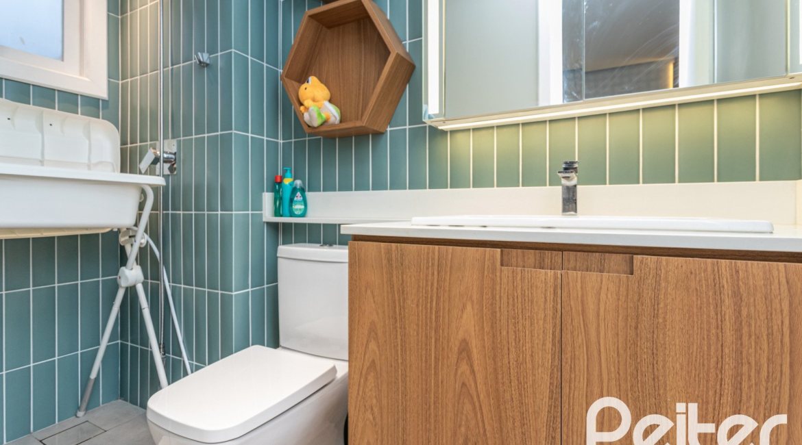 Casa em Condomínio à venda com 242m², 3 dormitórios, 3 suítes, 4 vagas, no bairro Mountain Ville em PORTO ALEGRE