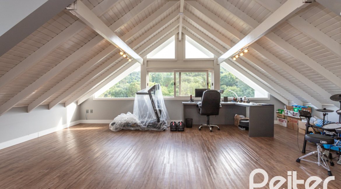 Casa em Condomínio à venda com 242m², 3 dormitórios, 3 suítes, 4 vagas, no bairro Mountain Ville em PORTO ALEGRE