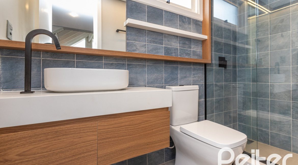 Casa em Condomínio à venda com 242m², 3 dormitórios, 3 suítes, 4 vagas, no bairro Mountain Ville em PORTO ALEGRE