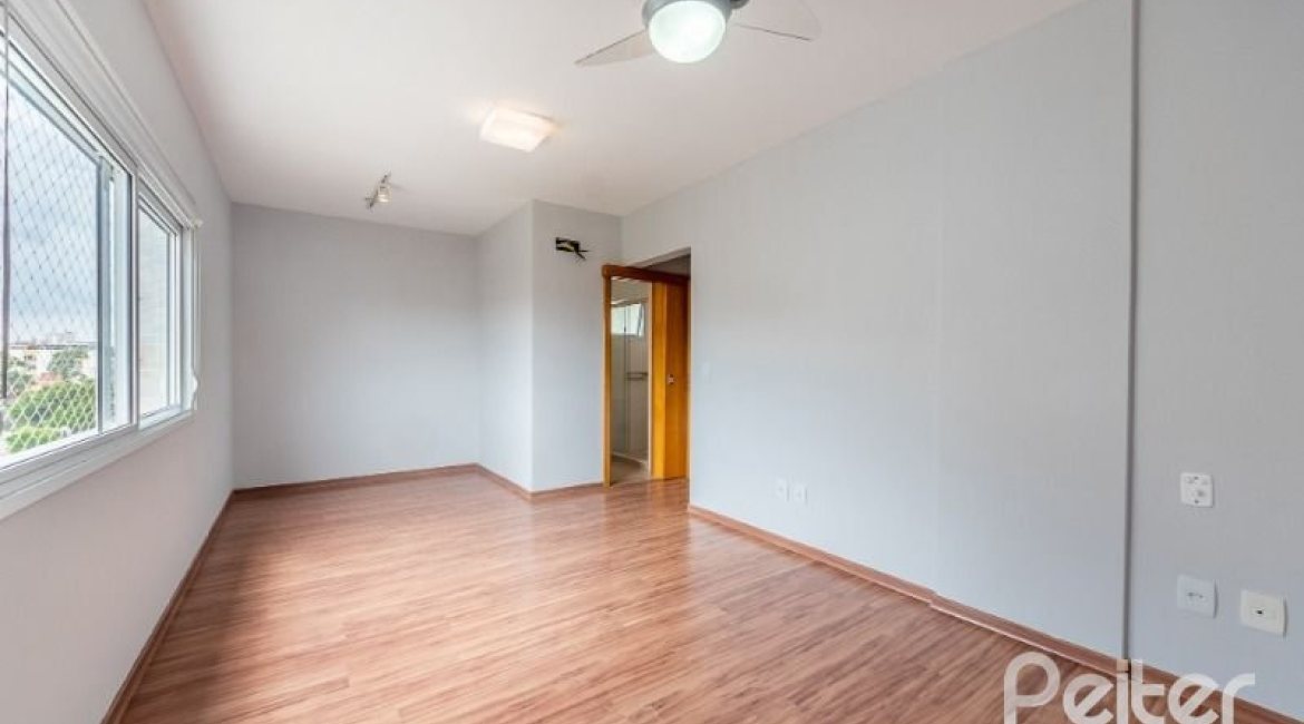 Apartamento à venda com 102m², 3 dormitórios, 1 suíte, 2 vagas, no bairro Tristeza em Porto Alegre