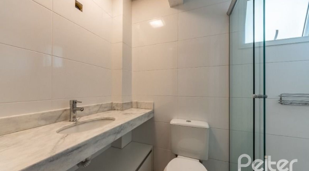 Apartamento à venda com 102m², 3 dormitórios, 1 suíte, 2 vagas, no bairro Tristeza em Porto Alegre