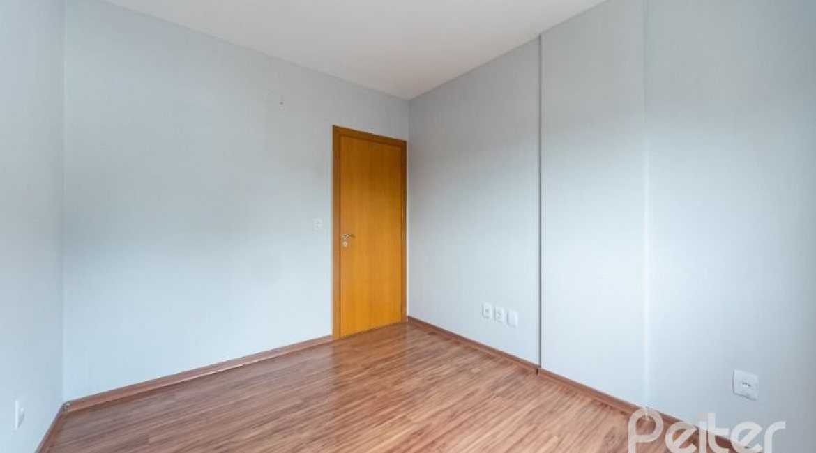 Apartamento à venda com 102m², 3 dormitórios, 1 suíte, 2 vagas, no bairro Tristeza em Porto Alegre
