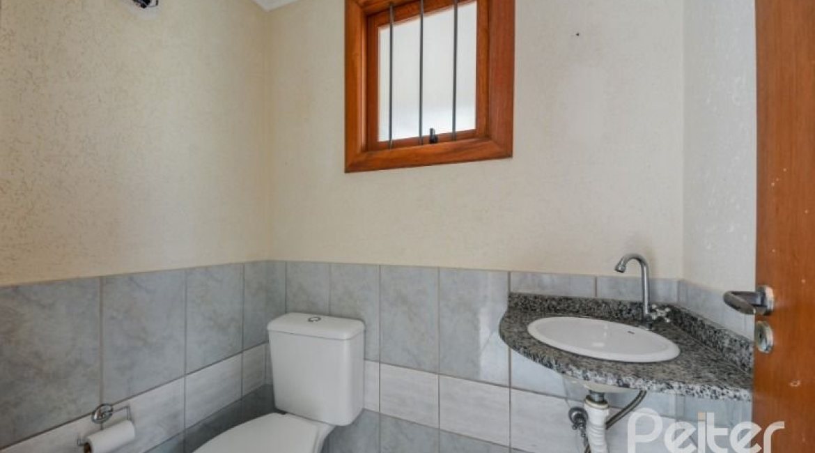 Casa em Condomínio à venda com 168m², 3 dormitórios, 1 suíte, 4 vagas, no bairro Ipanema em Porto Alegre