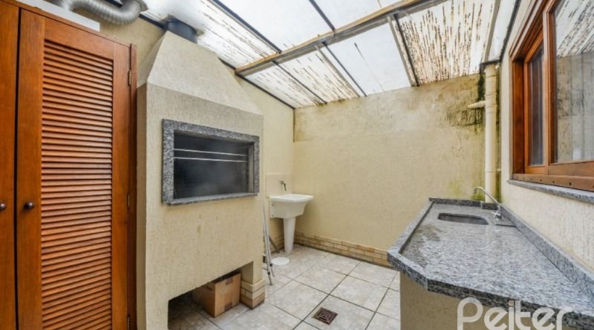 Casa em Condomínio à venda com 168m², 3 dormitórios, 1 suíte, 4 vagas, no bairro Ipanema em Porto Alegre